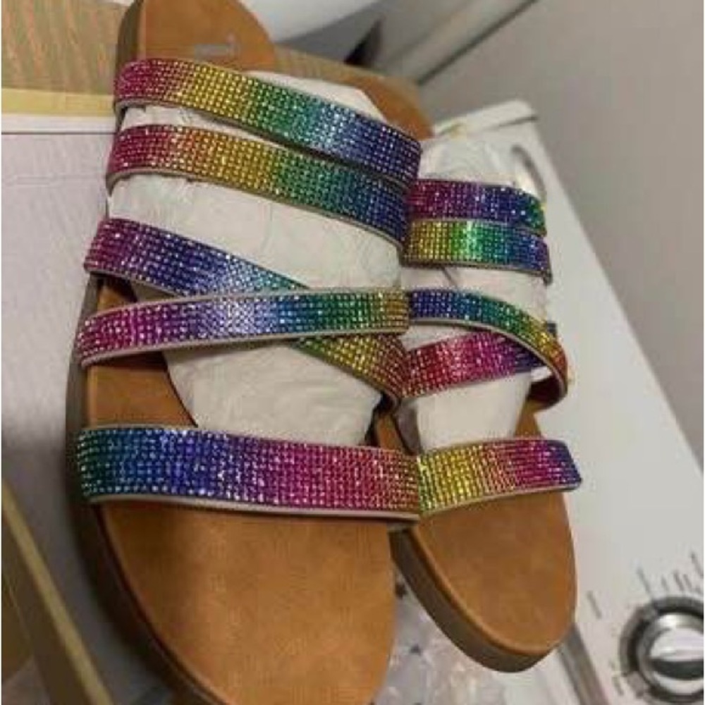 New woman’s Sandals size 11